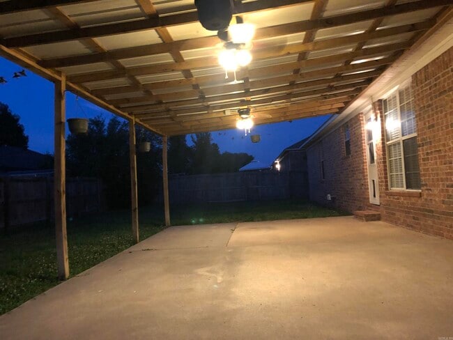 Building Photo - 2830 York Ln
