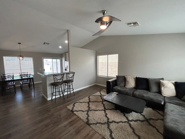 Building Photo - 14658 W Marcus Dr