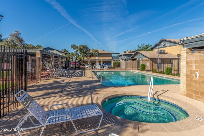 Building Photo - 286 W Palomino Dr