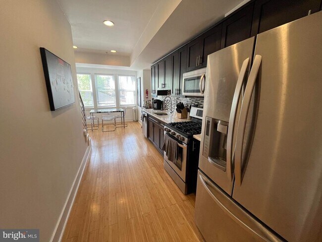 Building Photo - 1013 V St NW