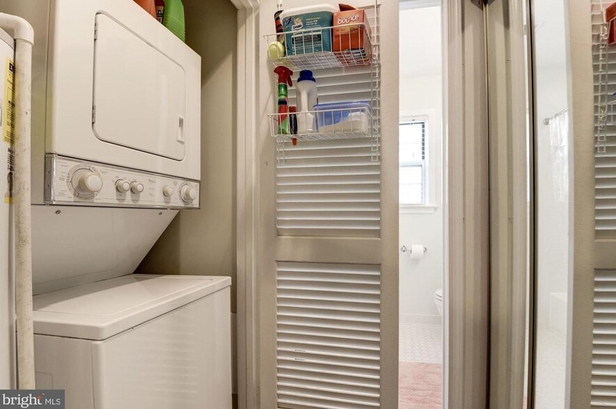 In unit washer dryer - 2925 S Woodstock St