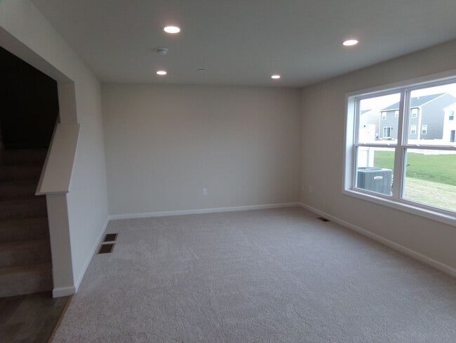 Building Photo - 3 bedroom, 2.5 Bathroom Townhouse in Gray's Pointe Neighborhood