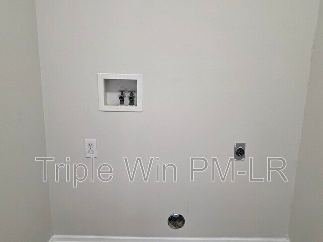 Building Photo - 8 Helen St