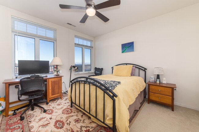 Building Photo - 120 N Northwest Hwy