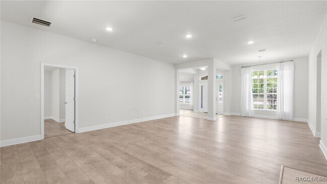 Building Photo - 23 Lone Pine St