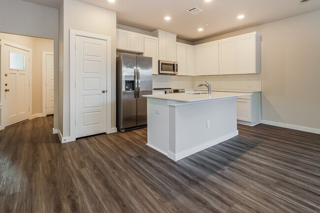 Building Photo - 18322 W Centro Cir