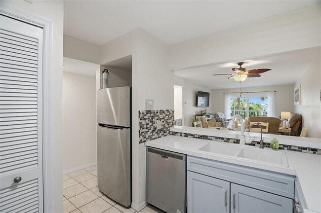 Building Photo - 5557 Sea Forest Dr