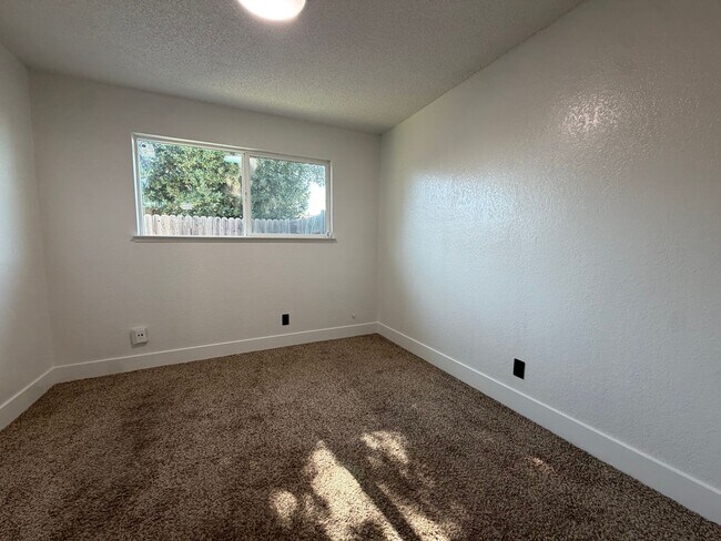 Building Photo - 3614 S Port Dr