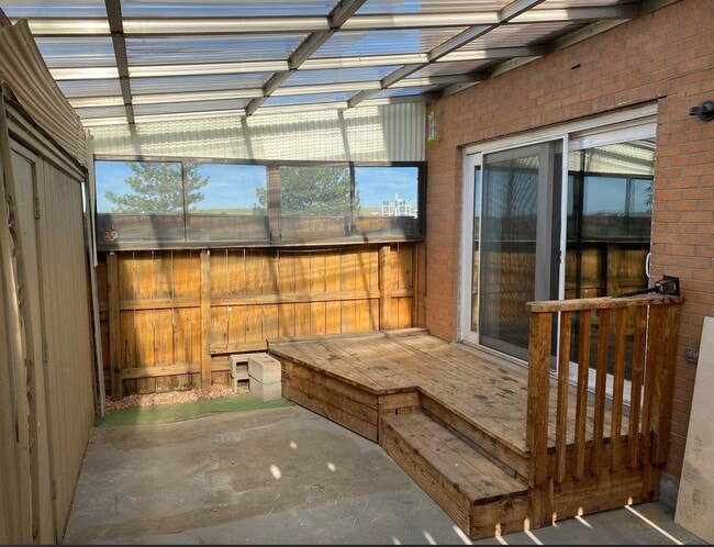 Building Photo - Spacious 2BR Townhome in Denver