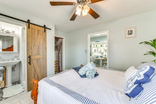 Building Photo - 340 78th Ave