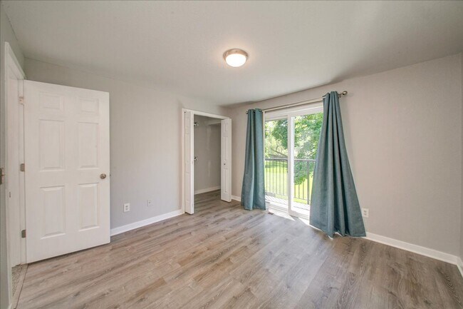 Building Photo - Bright & Stylish Townhome in the Heart of ...