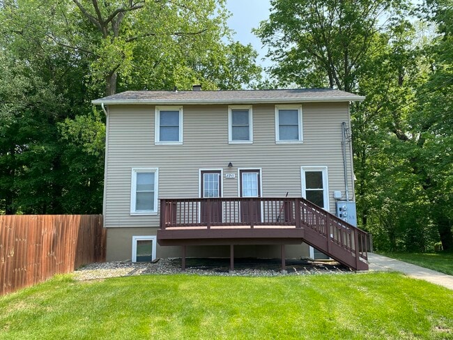 Building Photo - 8715 Valley View Dr.