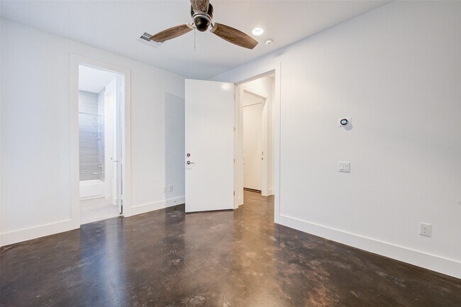 Building Photo - 2333 Sperber Ln