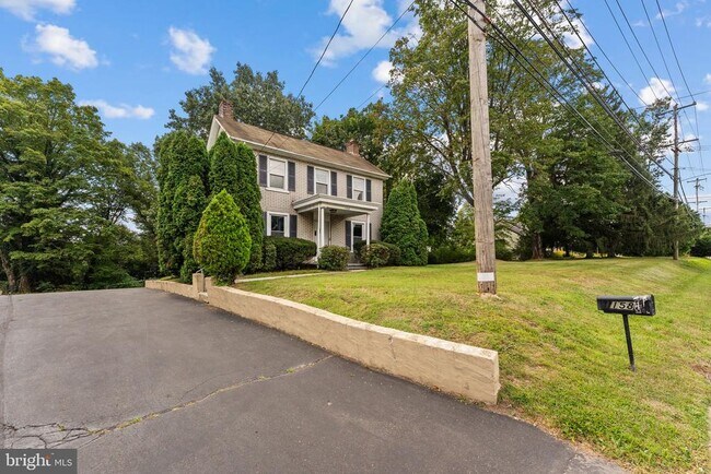 Building Photo - 158 W Butler Ave