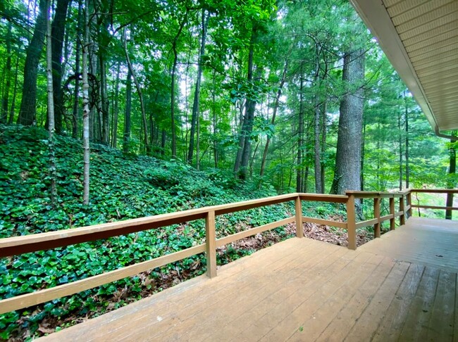 Building Photo - Cozy Wooded Space Close to Town