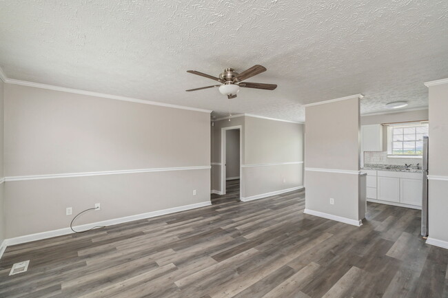 Building Photo - 2832 Vicksburg Ln