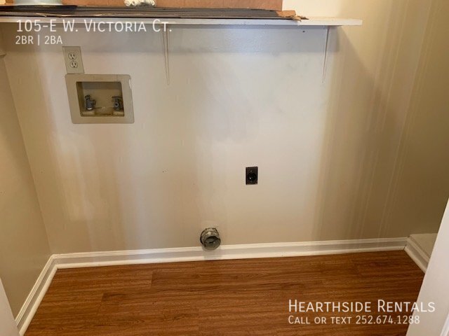 Building Photo - 105-E W Victoria Ct