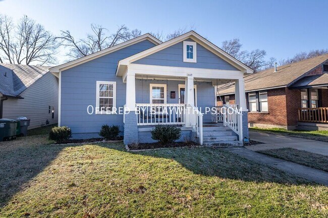 Primary Photo - 1449 Lyndale Ave
