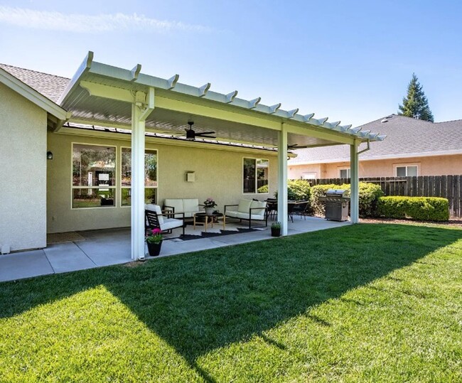 Building Photo - Beautiful Custom East Redding Home with a ...