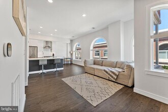 Building Photo - 635 Slaters Ln