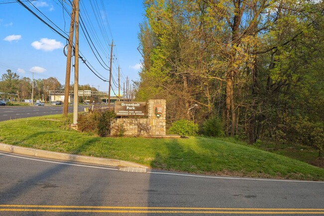 Building Photo - 7812 Hanover Pkwy