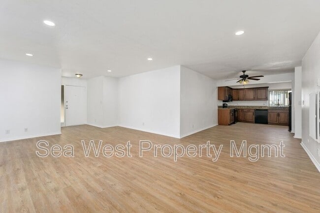 Building Photo - 2517 Navarra Dr