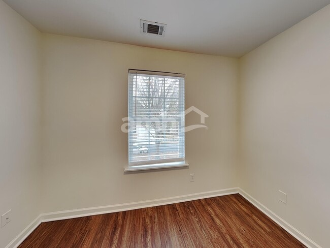 Building Photo - 2026 Oakbluff Way SW