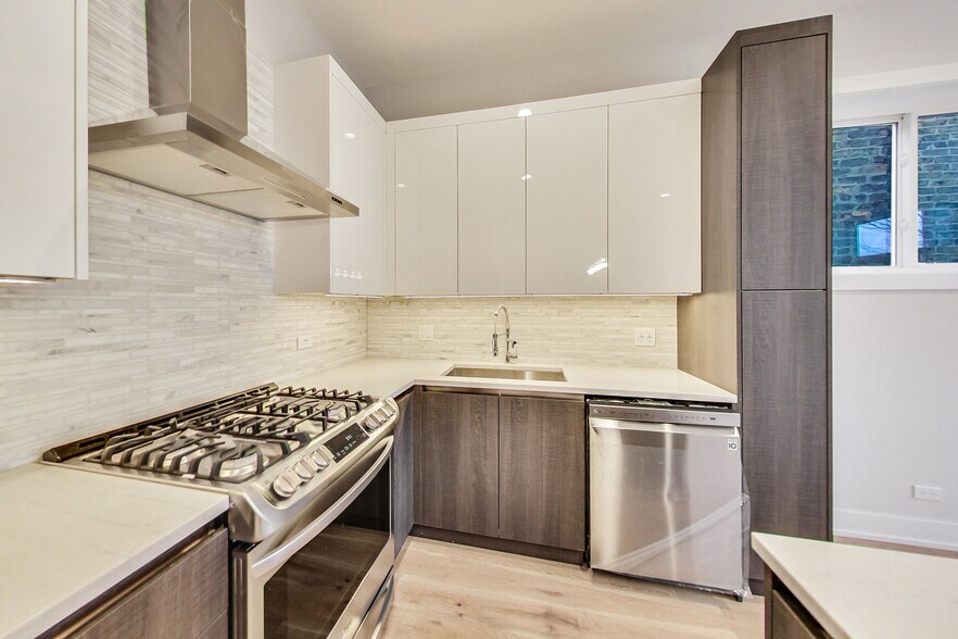 Building Photo - 1042 S Oakley Blvd