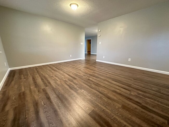 Building Photo - 6550 Summerdale