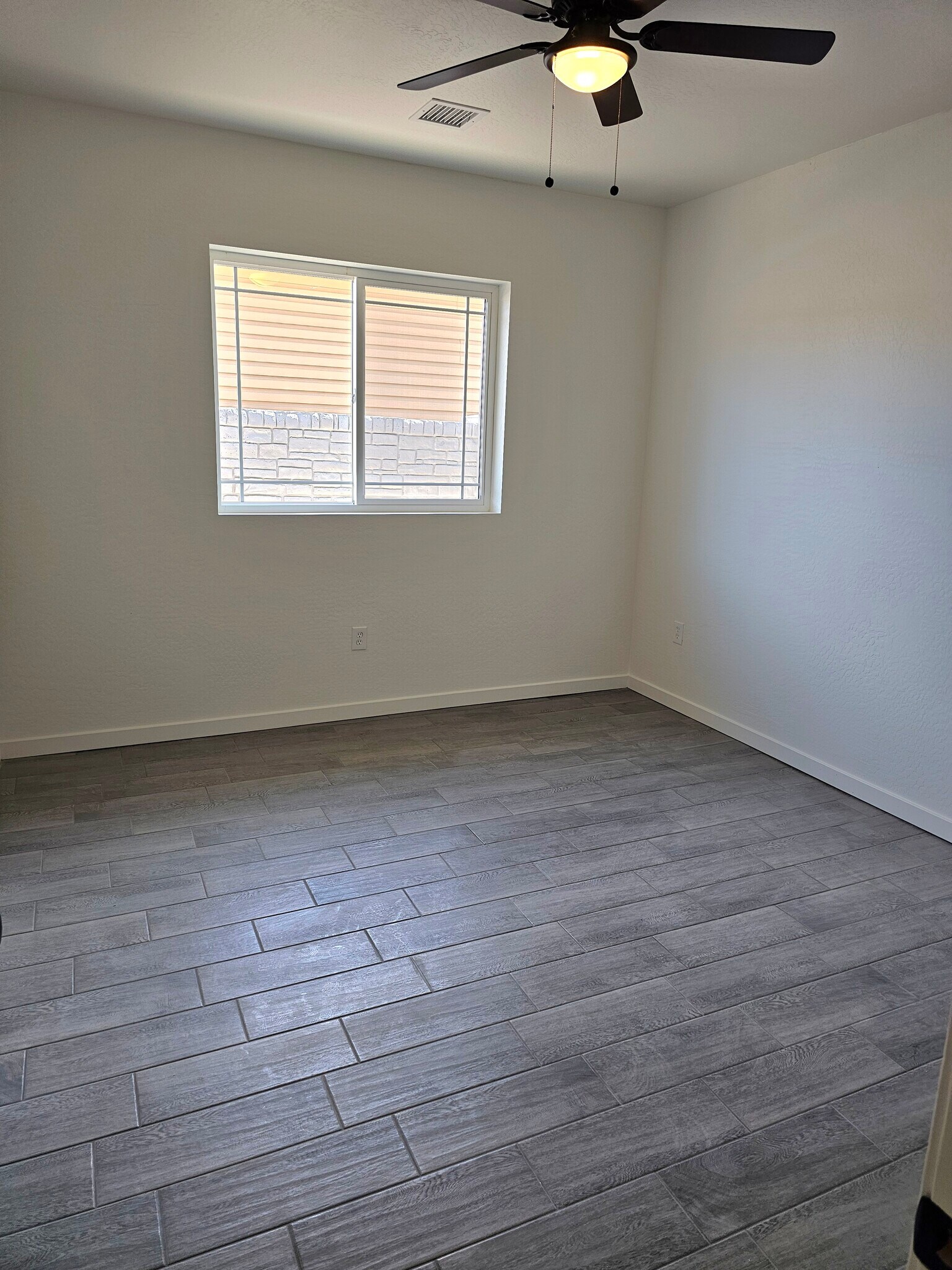 Bedroom 3 - 57 S Hillcrest Dr