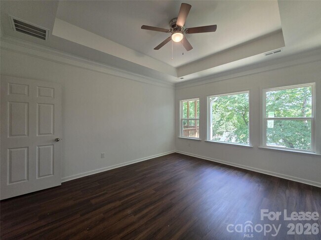 Building Photo - 595 Foxwood Dr SE