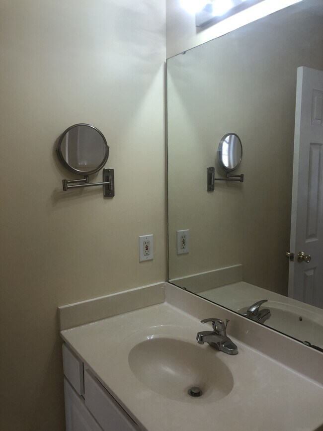 Building Photo - 2407 James St