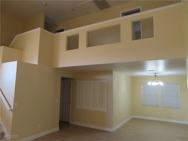 Building Photo - 8103 W Rochelle Ave
