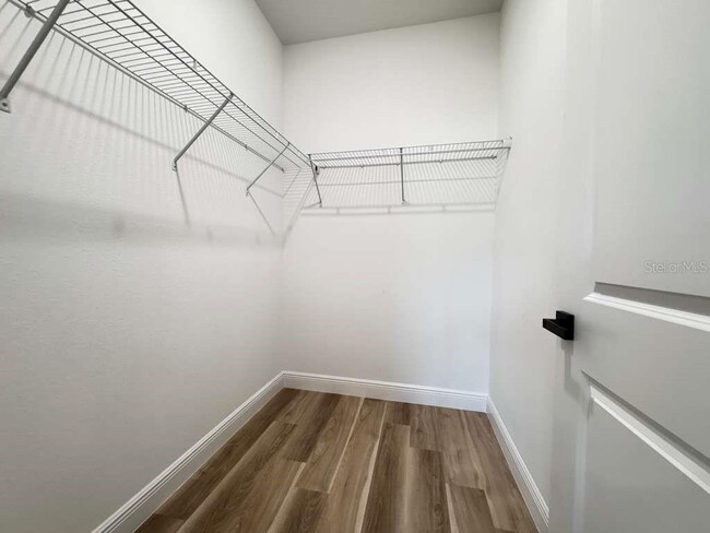 Building Photo - 8419 N Saxon Way