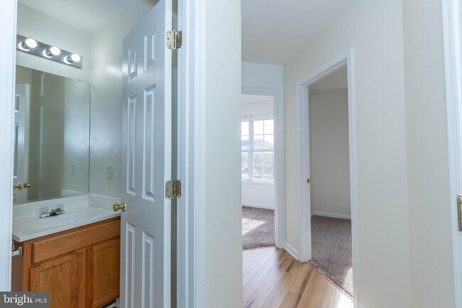 Building Photo - 124 Pony Cir