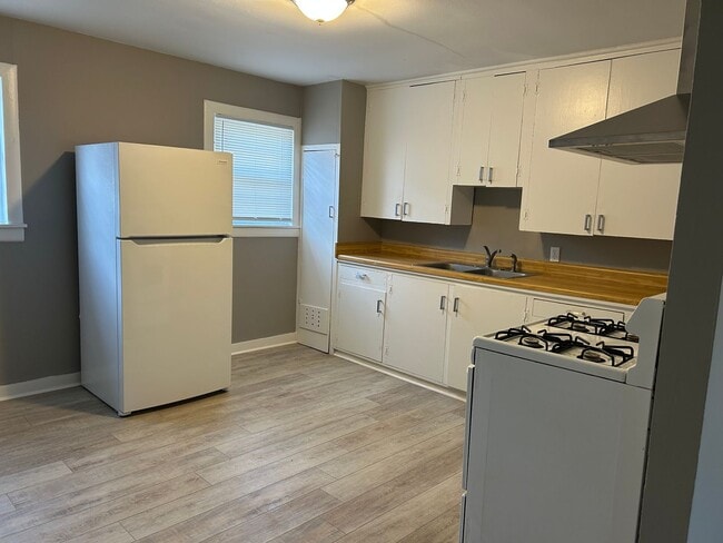 Building Photo - 5401 Allen St