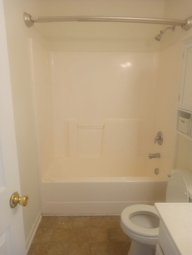 Building Photo - 4 Bedrooms 3.5 Bathrooms FOR RENT