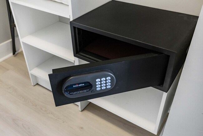 Building Photo - 4111 S Ocean Dr