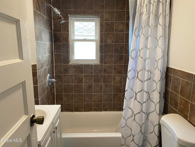 Building Photo - 1130 Pleasant St