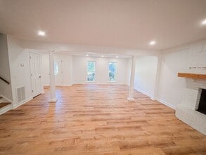 Building Photo - 104 Stratford Dr