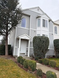 Building Photo - New paint & carpet! 2 bed 2.5 bath + bonus room townhome