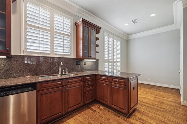 Building Photo - 2943 Brompton Square Dr
