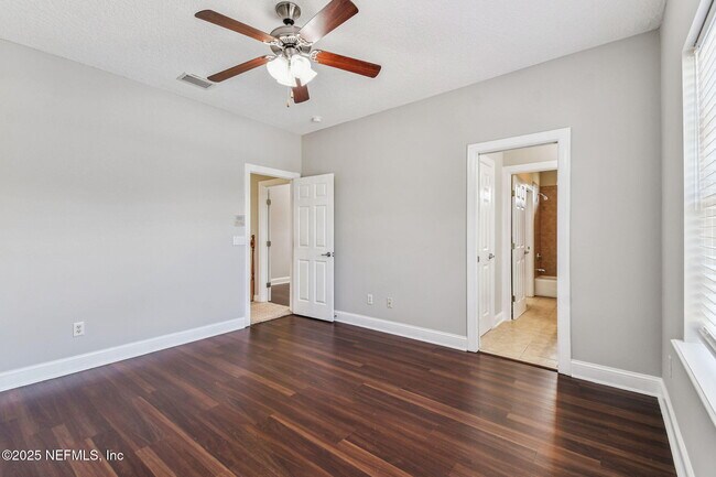 Building Photo - 263 Stonewell Dr