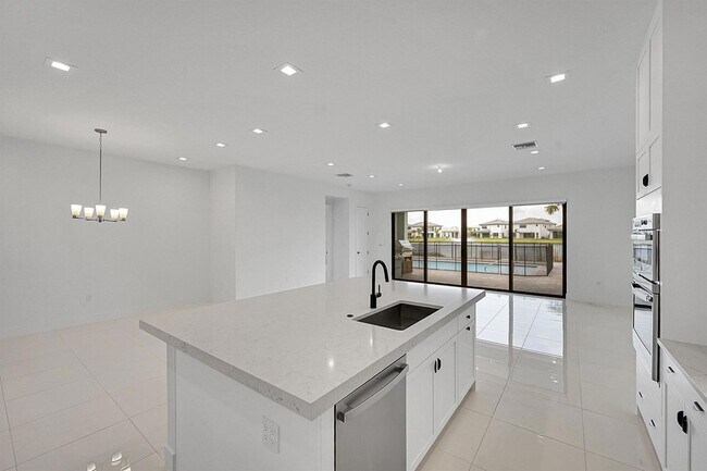 Building Photo - 13072 Feathering Wy