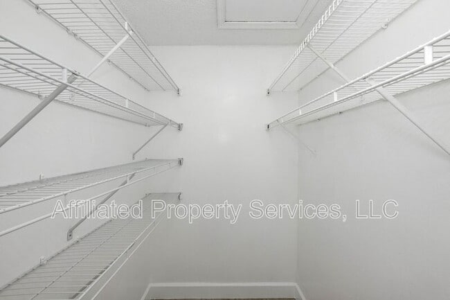 Building Photo - 5218 Stacy St