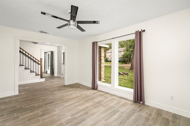 Building Photo - 560 Landfall Ln