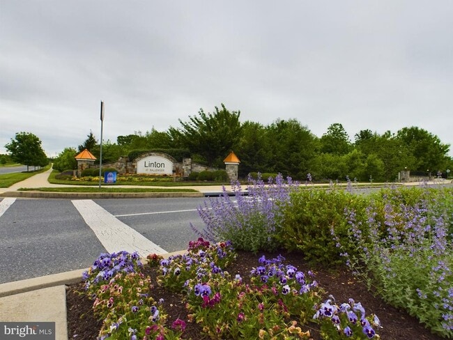 Building Photo - 6479 Jack Linton Dr S