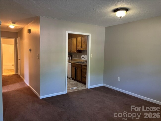 Building Photo - 3633 Driftwood Dr