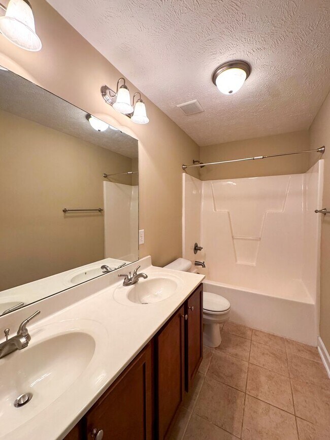 Building Photo - Gorgeous 3 Bed 2.5 Bath Home on Corner Lot