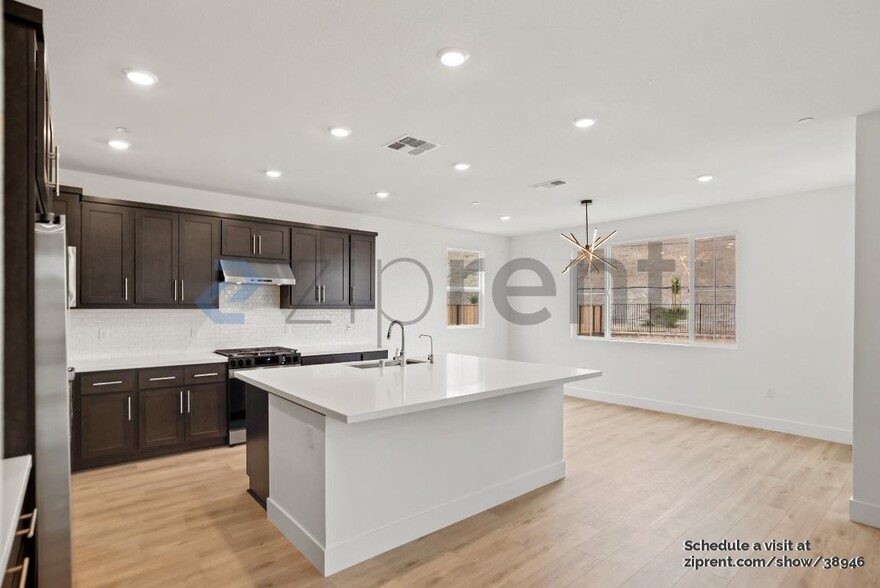 Building Photo - 7799 Lamplight Ct